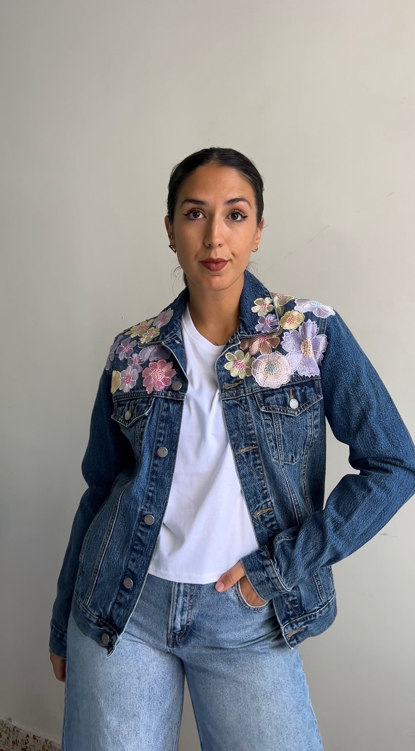 Cazadora customizada flores